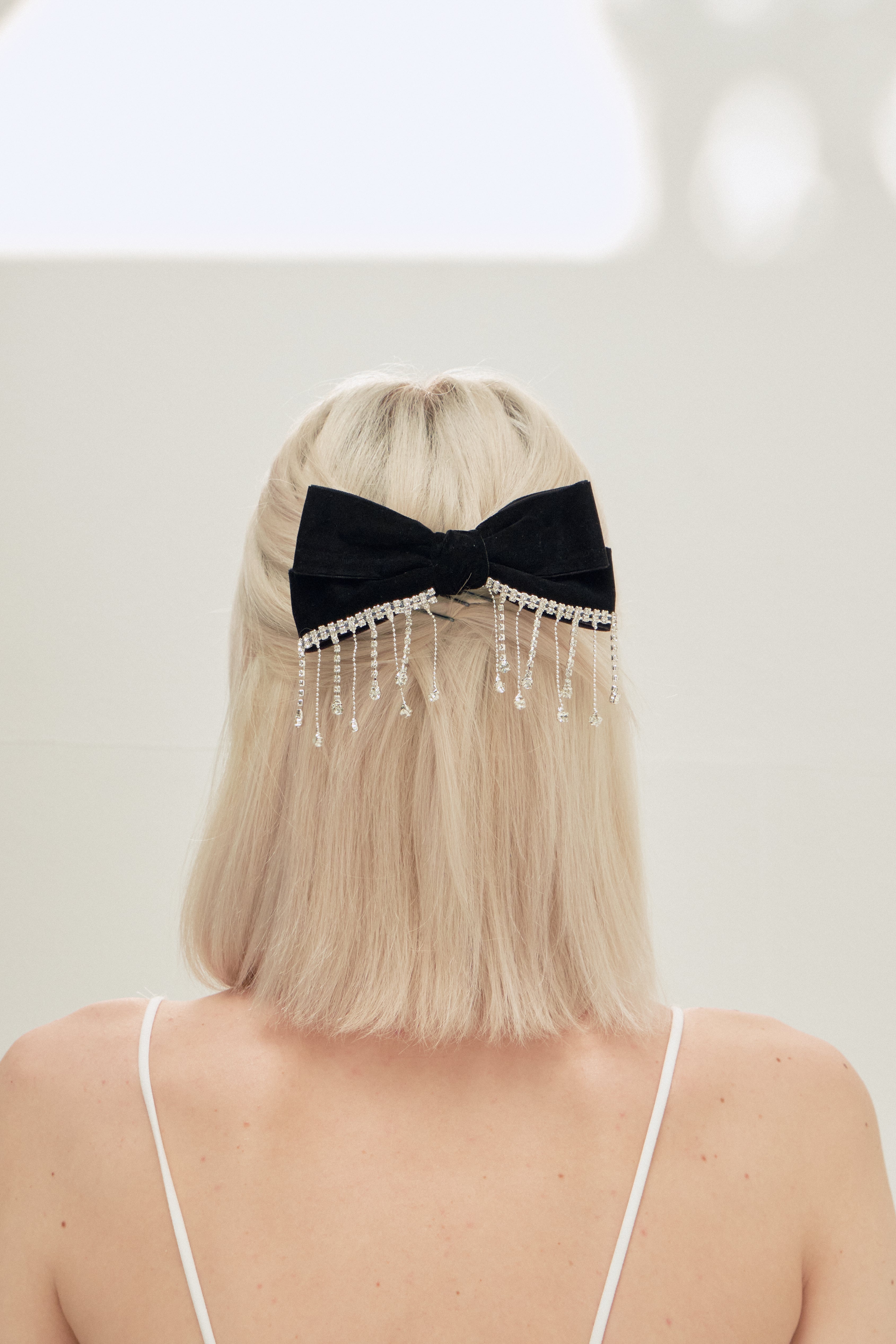 Matkooz Women's Hair Bows: Velvet Pearl Bow Clip